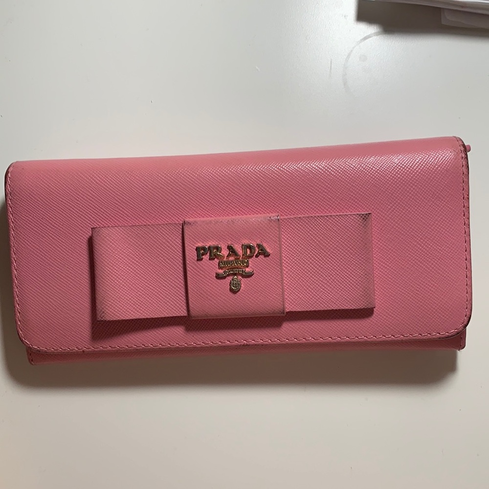 prada wallet